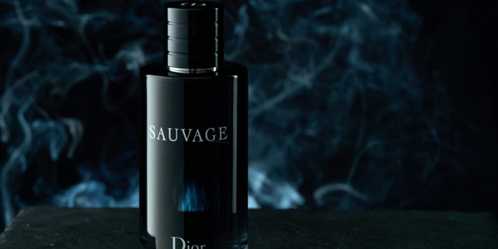 黒いボトルが放つ“モードな存在感”